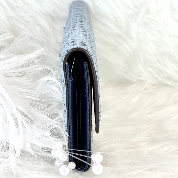 💙New Michael Kors 💙 Large Pale Blue Navy Trifold - Picture 4 of 6